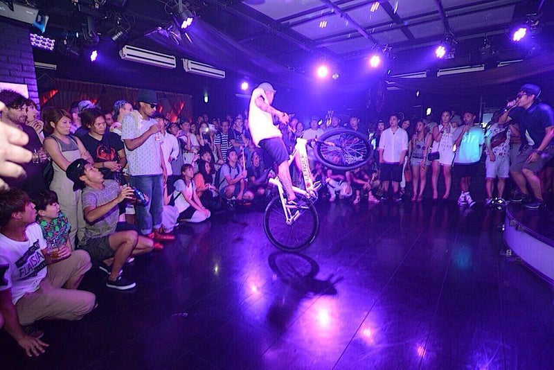 ”PIST BIKE TRICK SHOW in GHOST ULTRA LOUNGE”