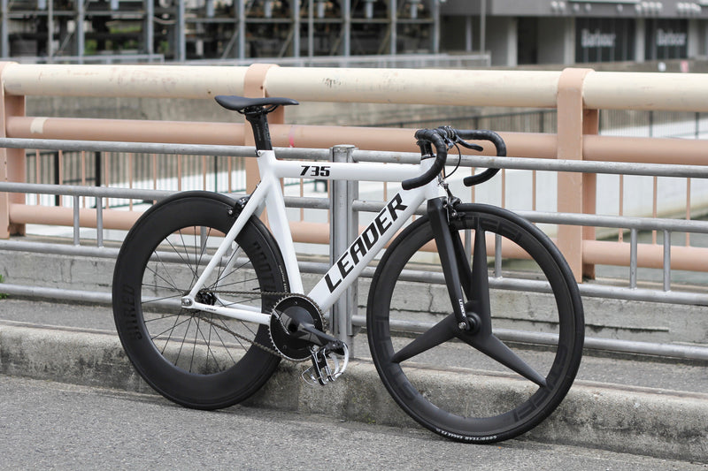 より攻めたカッコいい735TRを提案。