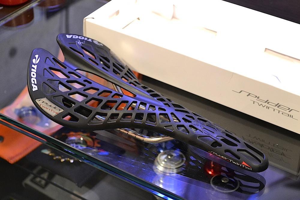 TIOGA SPYDER SADDLE SERIES | ブローチャーズ - BROTURES