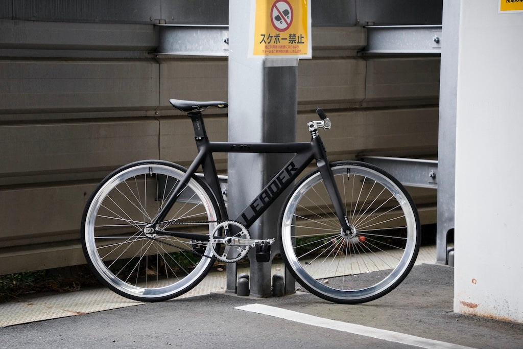 735TR × シルバー ＝ 走りも見た目も妥協しない1台 | ブローチャーズ