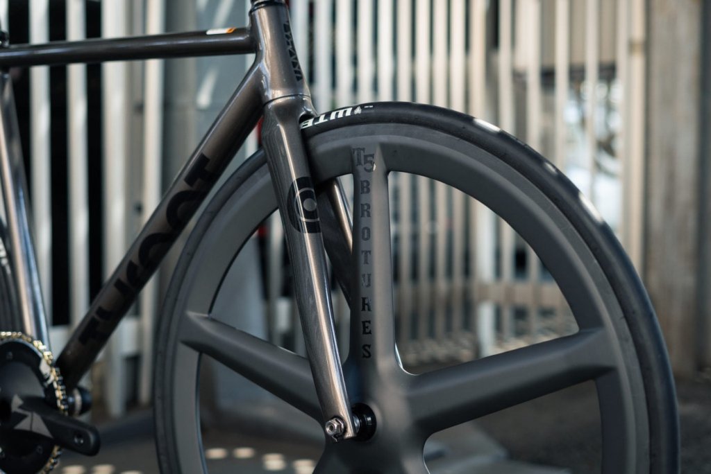 カーボンホイールなら”T5