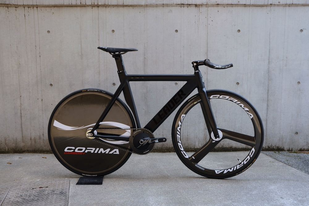 There is a CORIMA carbon disk wheel. | ブローチャーズ - BROTURES 