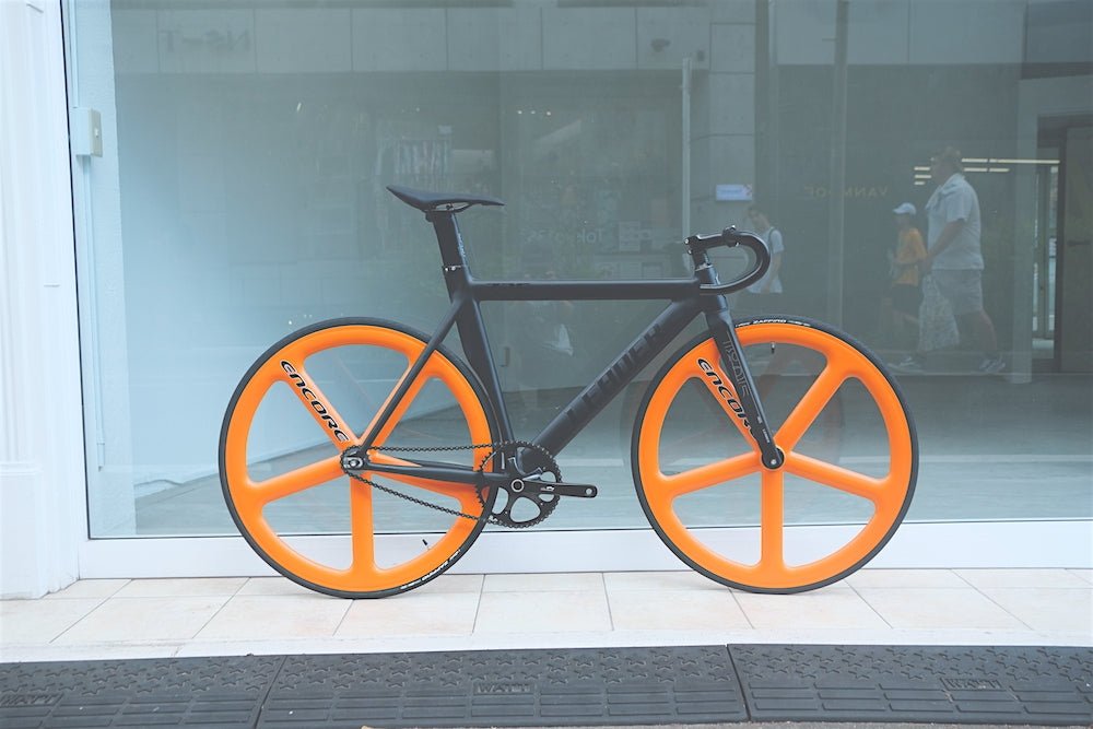 LEADER BIKE 725TR dura-ace F-wheel ピストバイク より快適なライディングへ。LEADER 725TR | ブローチャーズ - BROTURES