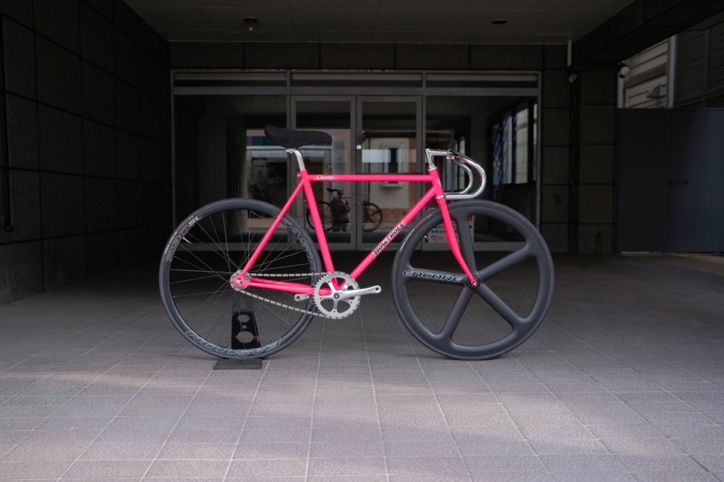 原宿らしい色味の車体が入荷致しました！ | ブローチャーズ - BROTURES 