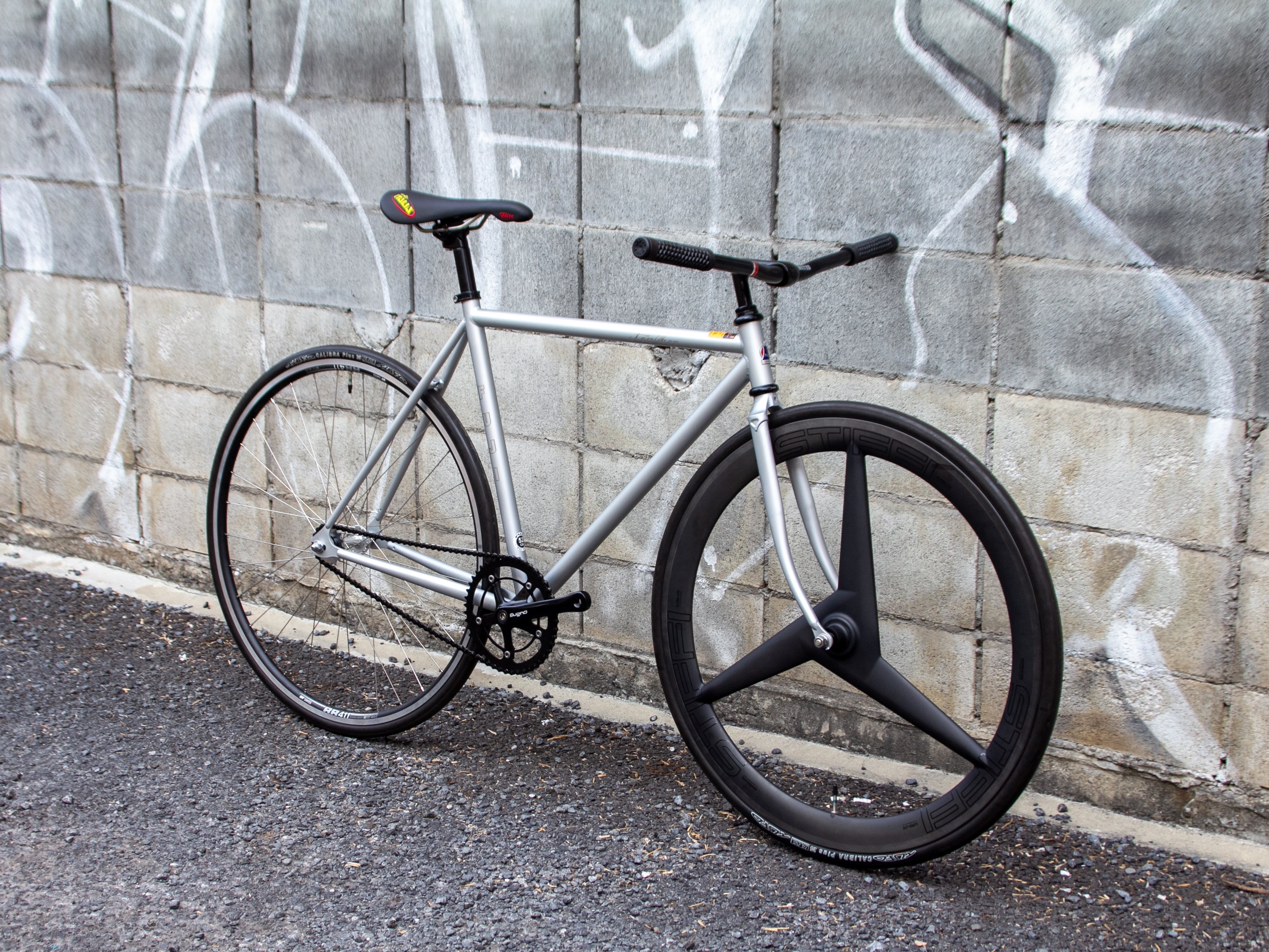 ピストバイクのパイオニアだからこそ -FUJI FEATHER- | ブローチャーズ