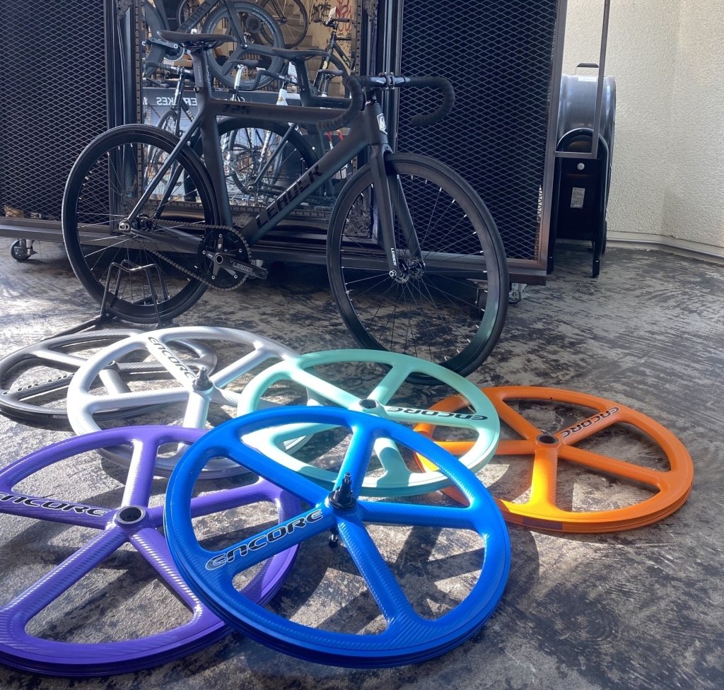 カラーバトンなら何色がお好き？ | ブローチャーズ - BROTURES ONLINE