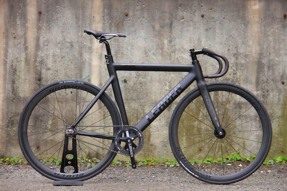 LEADER BIKE 725TR × BROTURES SHRED38 CABON WHEELS | ブローチャーズ