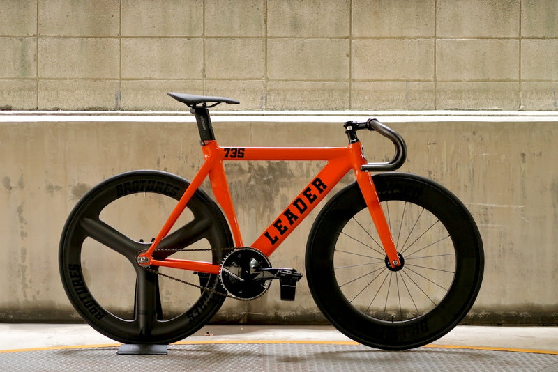 このシルエットといえばLEADER 735TR!!