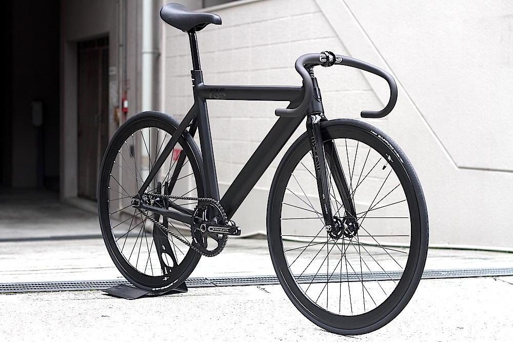 今回限り一台限定品★ 正規直営店BROTURES★ LEADER BIKES 735TR Matte Black Lサイズ♪ カスタム品含め総額40万円以上！ LEADER 735TR Complete Bike