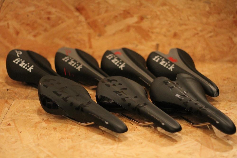 フィジークfizik Antares 00 サドル ブラック Wingflex