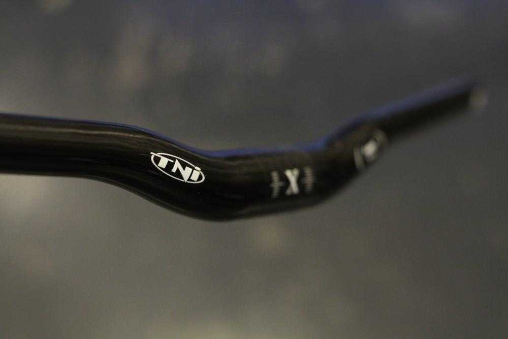 TNI カーボンライザーバー | ブローチャーズ - BROTURES ONLINE STORE