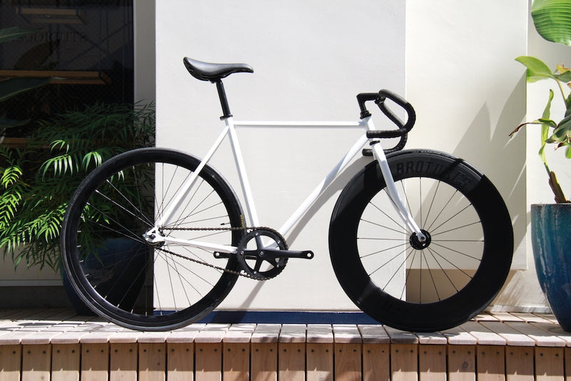 白い自転車が好き?じゃあこいつはどう?