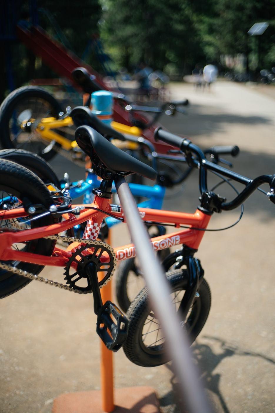 Stores that deals sell kids bikes