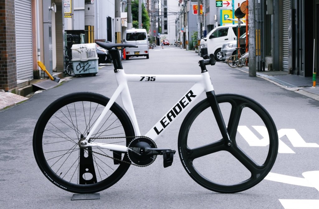 735TR”黒のイメージ強いけど”白”もいいね！ | ブローチャーズ