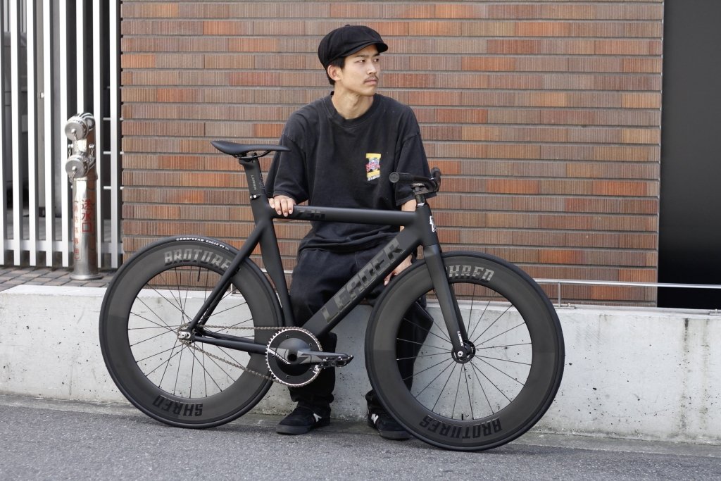 735を一色だけで存在感を出してみた。 | ブローチャーズ