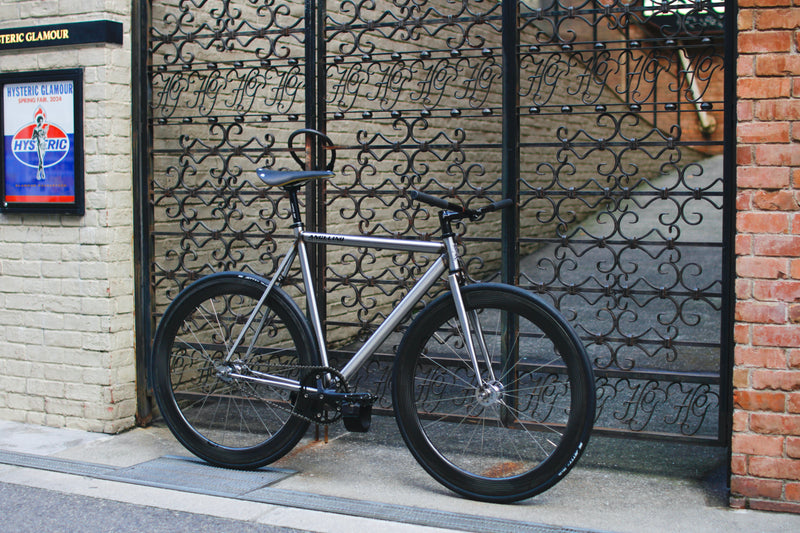 強く真っ直ぐに走り抜ける。