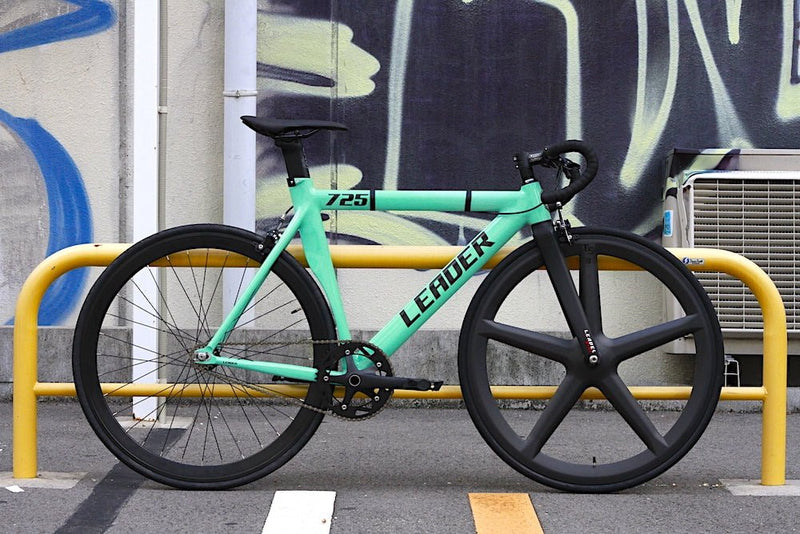 なかなか珍しいカラー!”SEAFORM GREEN”