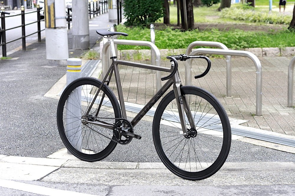 【値下げ】CARTEL boulevard ピスト thomson 値下げ】CARTEL boulevard ピスト thomson スムーズなシルエットの