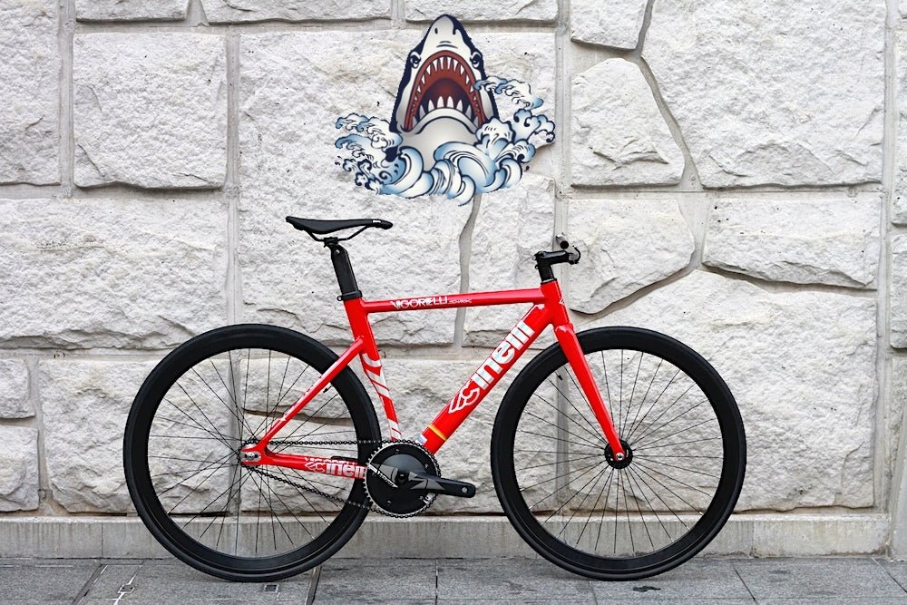 真っ赤なサメと言えば ”SHARK 