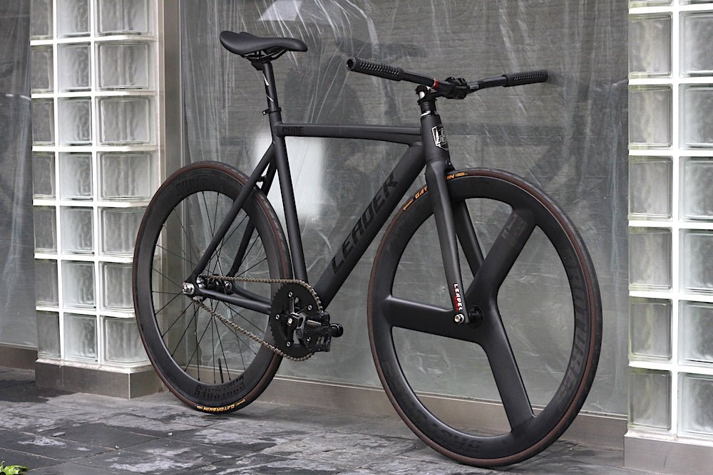 唯一のパシュート形状。LEADER BIKES CURE | ブローチャーズ