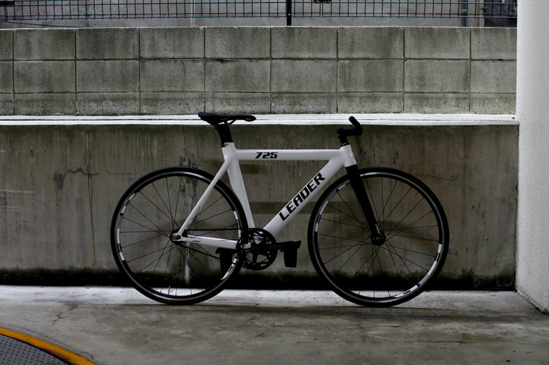 歴史と共に。LEADER 725TR