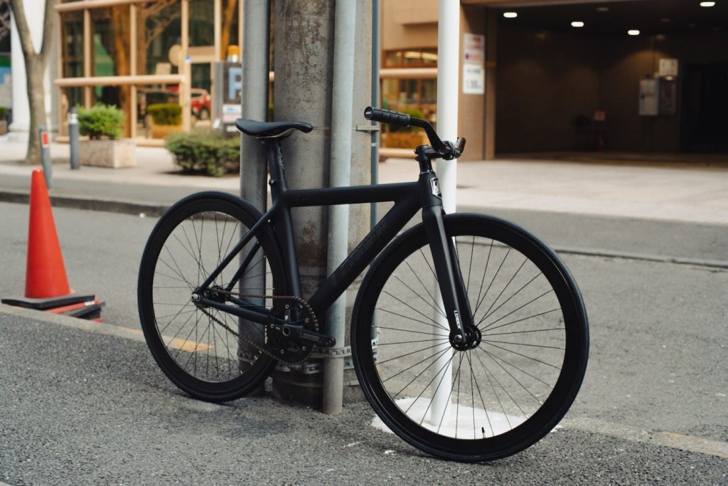 日常に溶け込むピストバイク | ブローチャーズ - BROTURES ONLINE