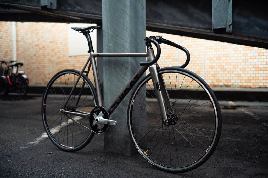 Pee　ピスト 僕は、その一瞬のためにピストに乗るのです。 | ブローチャーズ