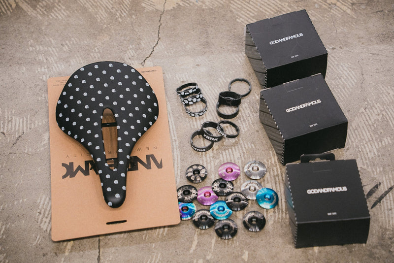 GODANDFAMOUSグッズが再入荷しました!