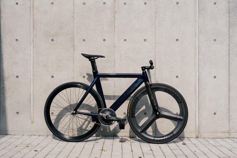 注目のスポットカラー第4弾”735TR METALLIC NAVY”