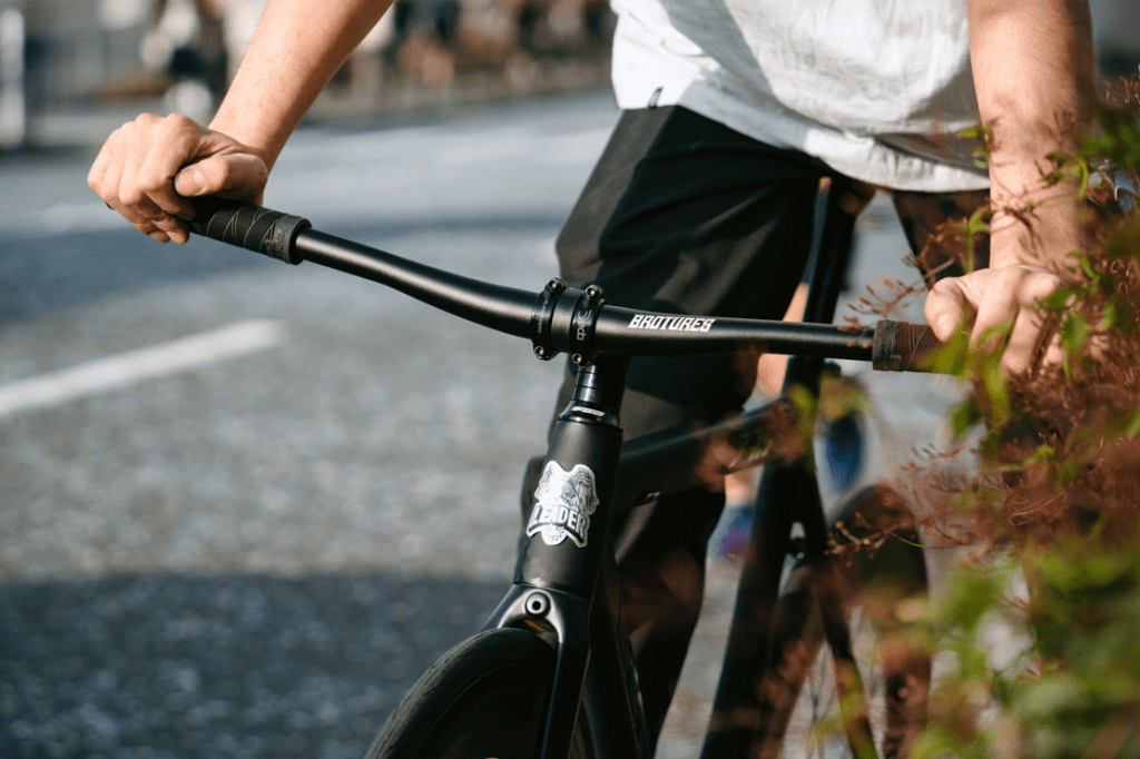 BROTURES ライザーバー&シリコンハンドルグリップ LEADERユーザーに捧ぐ！ライザーバーカスタム！ | ブロー