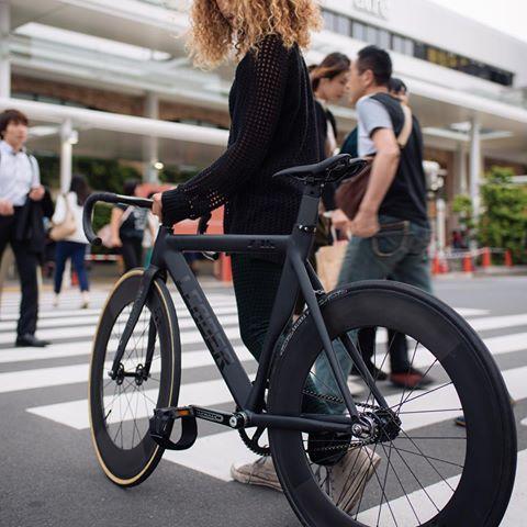 LEADER BIKESとの相性が抜群のカーボンディープリム 