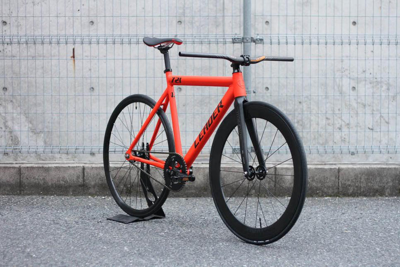 珍しいマットオレンジの車体と新生活を！