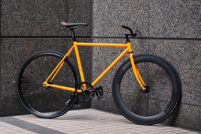 希少カラー限定入荷&FUJI FEATHERをNYCメッセンジャースタイルで仕上げてみた。