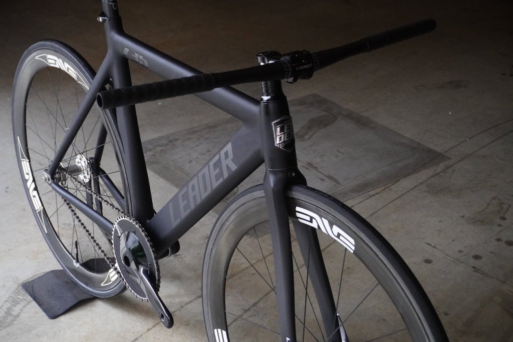 ブローチャーズ リーダー ピストバイク 入ってくるなりサイズ欠け。それがLEADER | ブローチャーズ - BROTURES