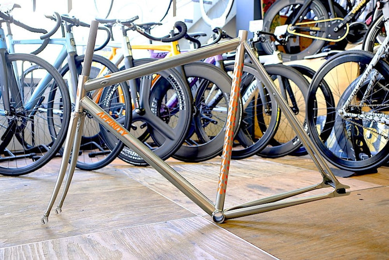 AFFINITY CYCLES LO PRO 10th Anniversary Champagne money