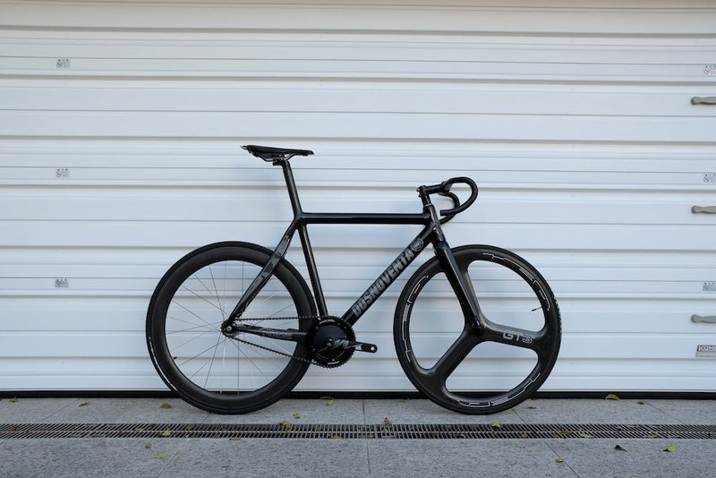 早速新型DOSNOVENTAのカスタムバイクを組んでみた。