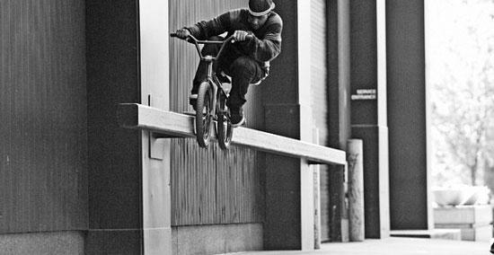 Which image comes to you, when you see LEADER