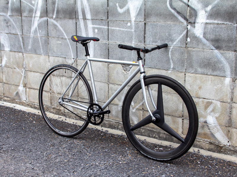 ピストバイクのパイオニアだからこそ -FUJI FEATHER-