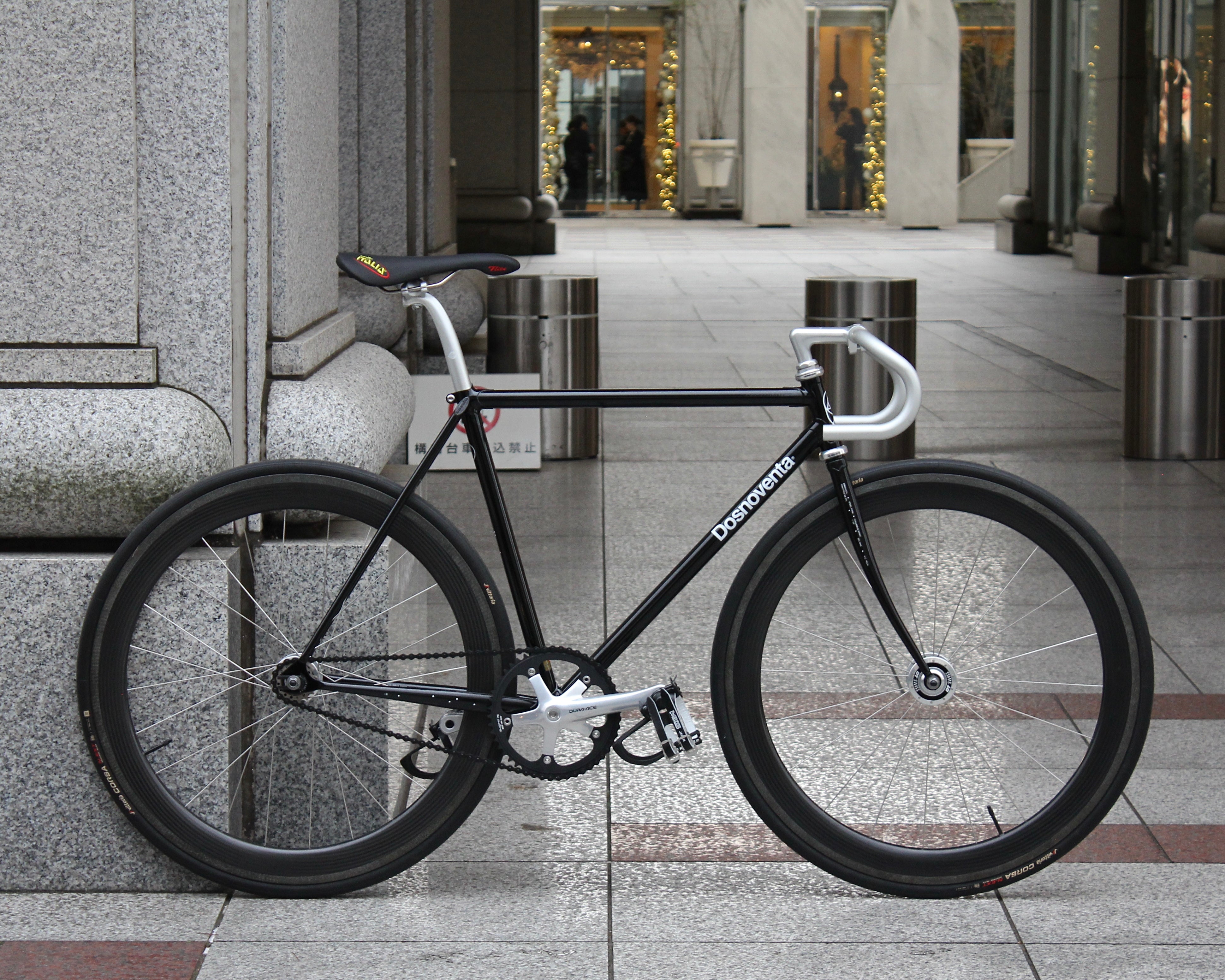 Barcelonaは誰もが羨む特別なフレーム | ブローチャーズ - BROTURES