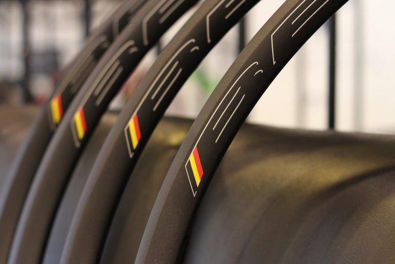 外は寒くとも店内はアツい。