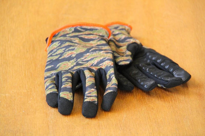 ST-Line gloves 入荷！！