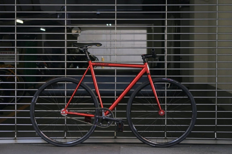 御堂筋線の赤は動脈の赤。