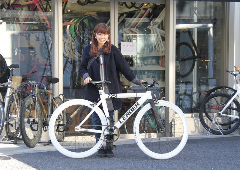 Girl of LEADER BIKES 725TR !!!