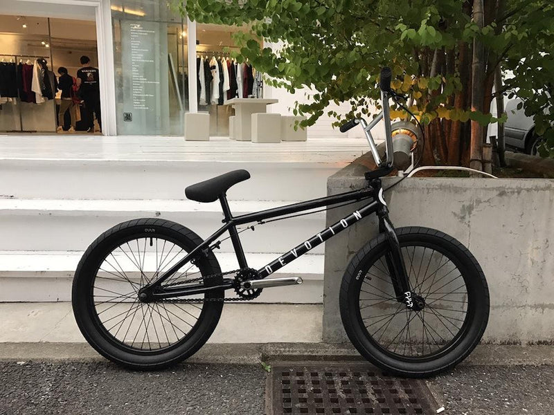 BROTURES原宿店ではBMXも超プッシュで展開しています。