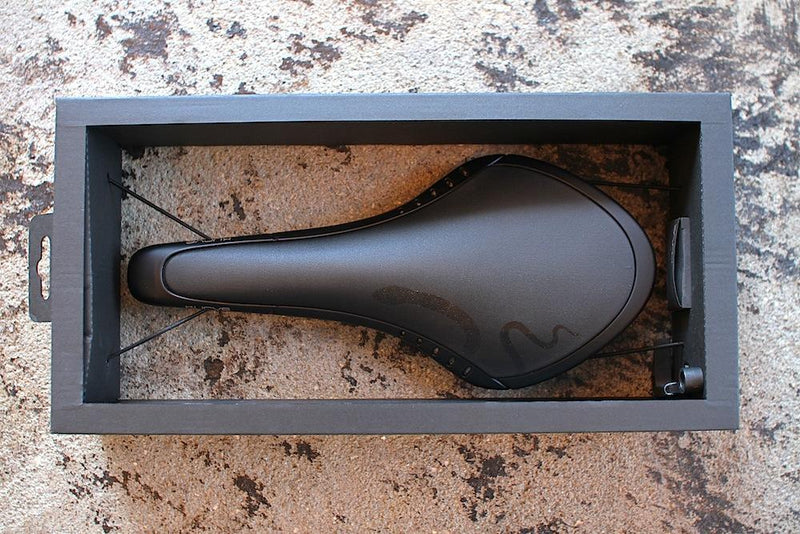 fi'zi:k KURVE SNAKE In Stock!