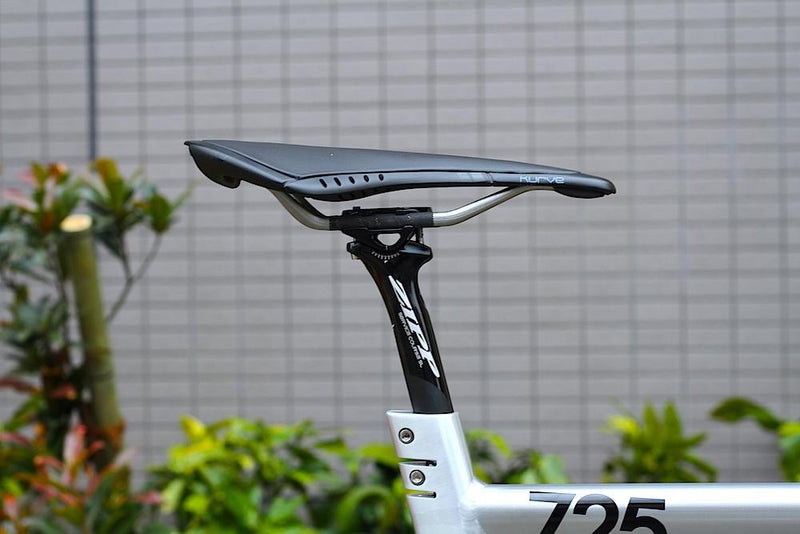 唯一無二の座り心地、fizik「KURVE」