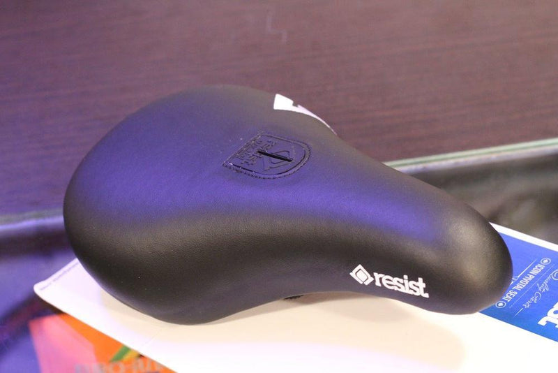 RESIST ICON PIVOTAL SEAT