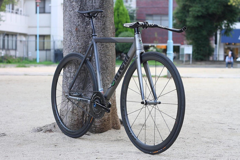 最新のパーツで組み上げた”BOLT