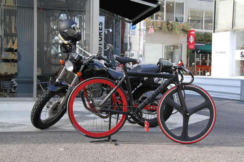 Pist bike × Motorbike