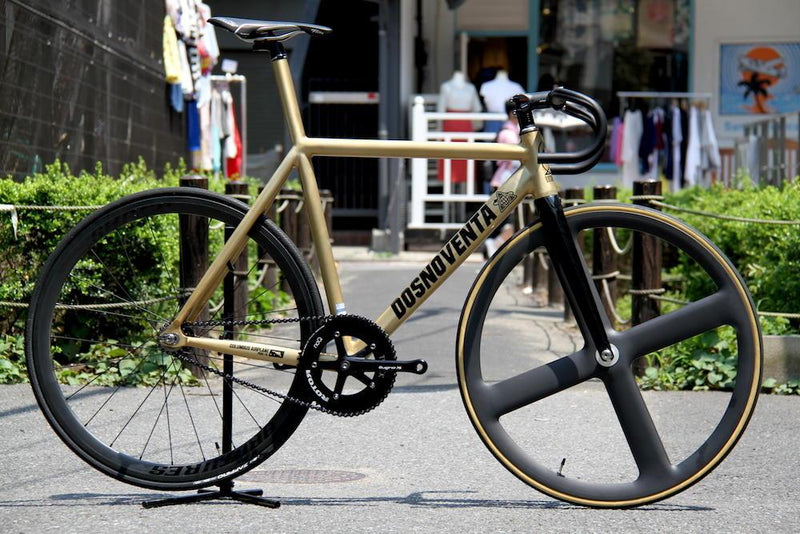 DOSNOVENTA HOUSTON RAWカラーラスト１台です